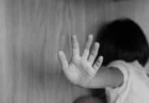 Asqueroso/ Madre y abuela acusadas de abuso infantil abuso sexual