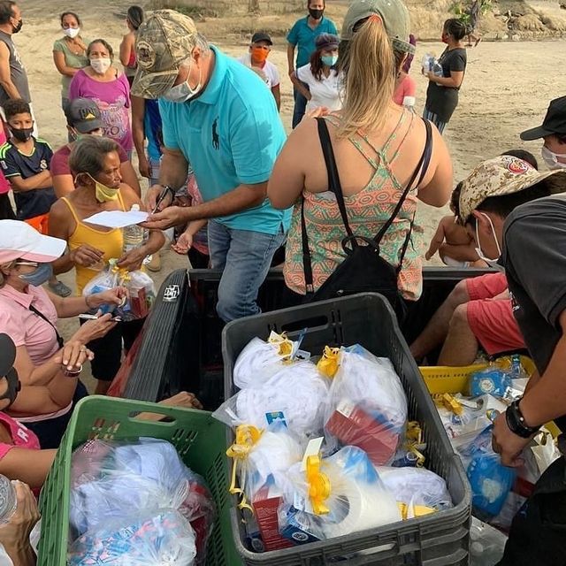 Siguen entregando donaciones 