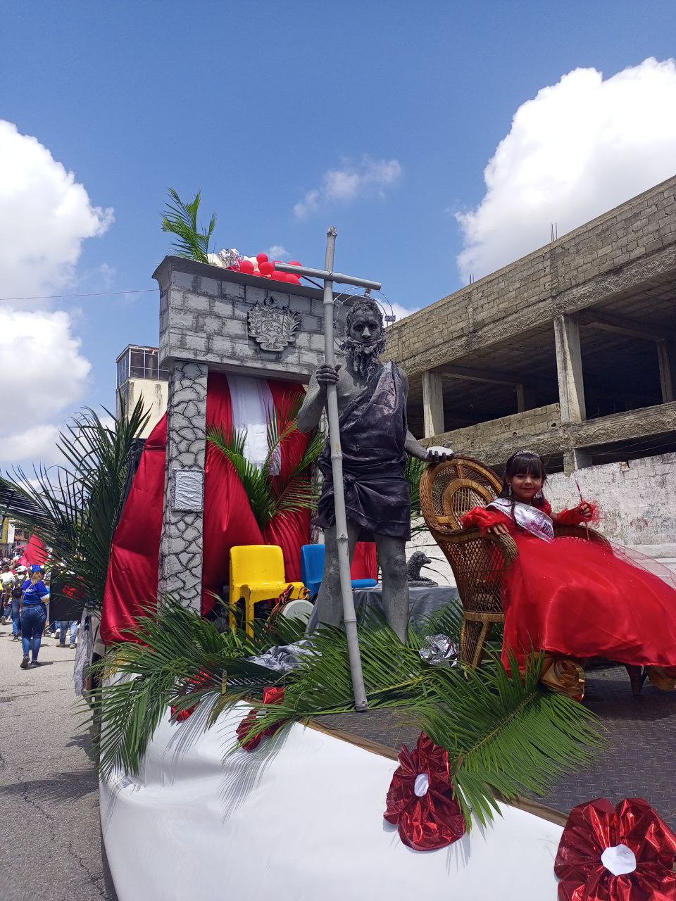 El desfile de San Juan tuvo como escenario a la avenida Bolívar 