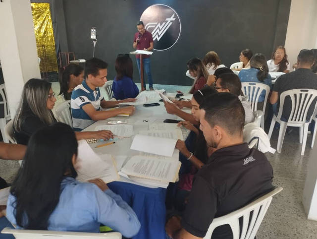 Escuela de negocios y emprendimiento 