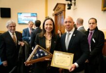 50 ESTRELLAS/ Una bandera de Estados Unidos fue el premio que recibió María Corina Machado